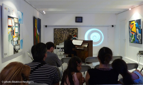 Galerie L’Entrepôt Le pianiste Nicolas Horvath interprète Canton Ostinato 